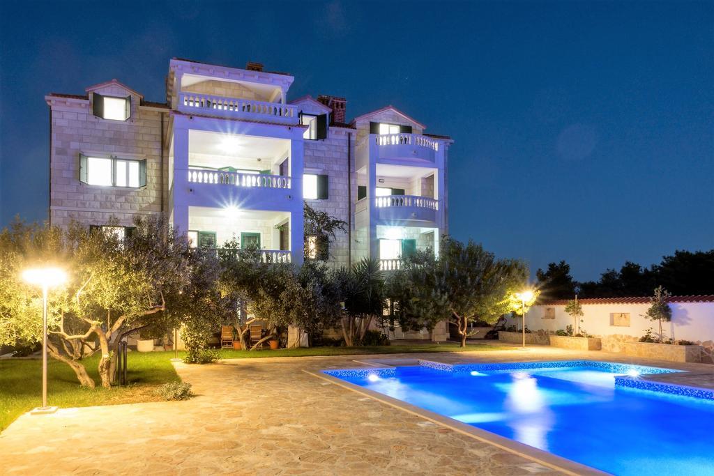 Apartments Villa Barbara Sumartin Buitenkant foto