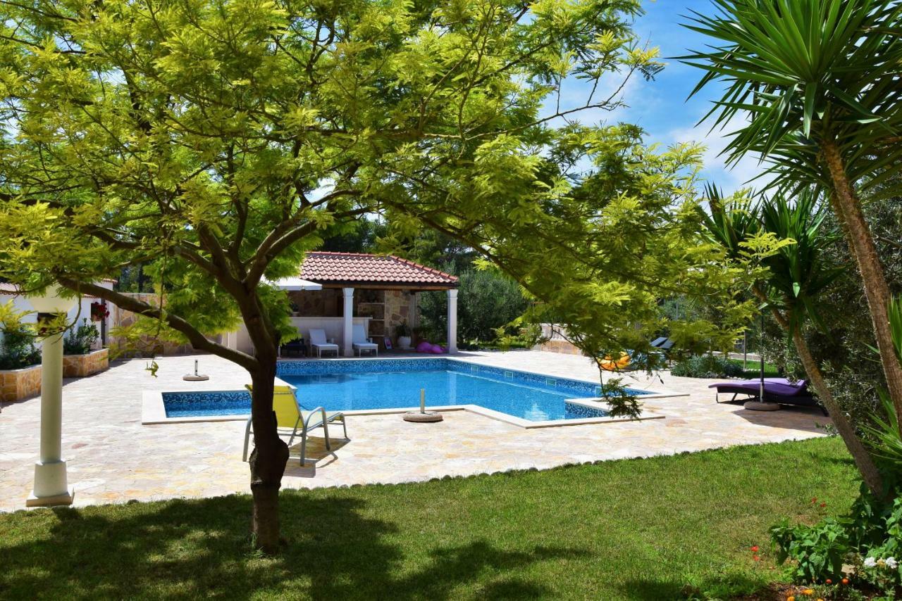 Apartments Villa Barbara Sumartin Buitenkant foto